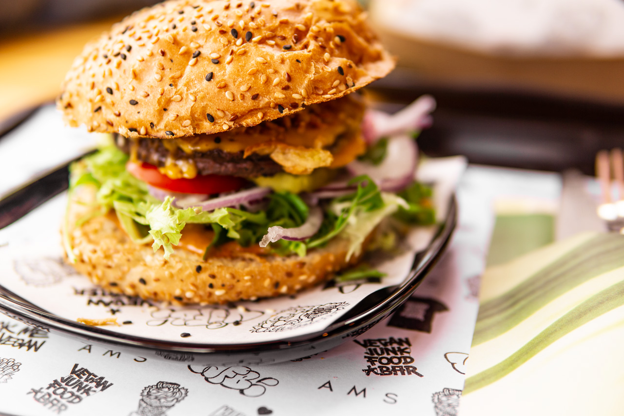 Amsterdam vegan essen Burger bei Vegan Junk Food Bar
