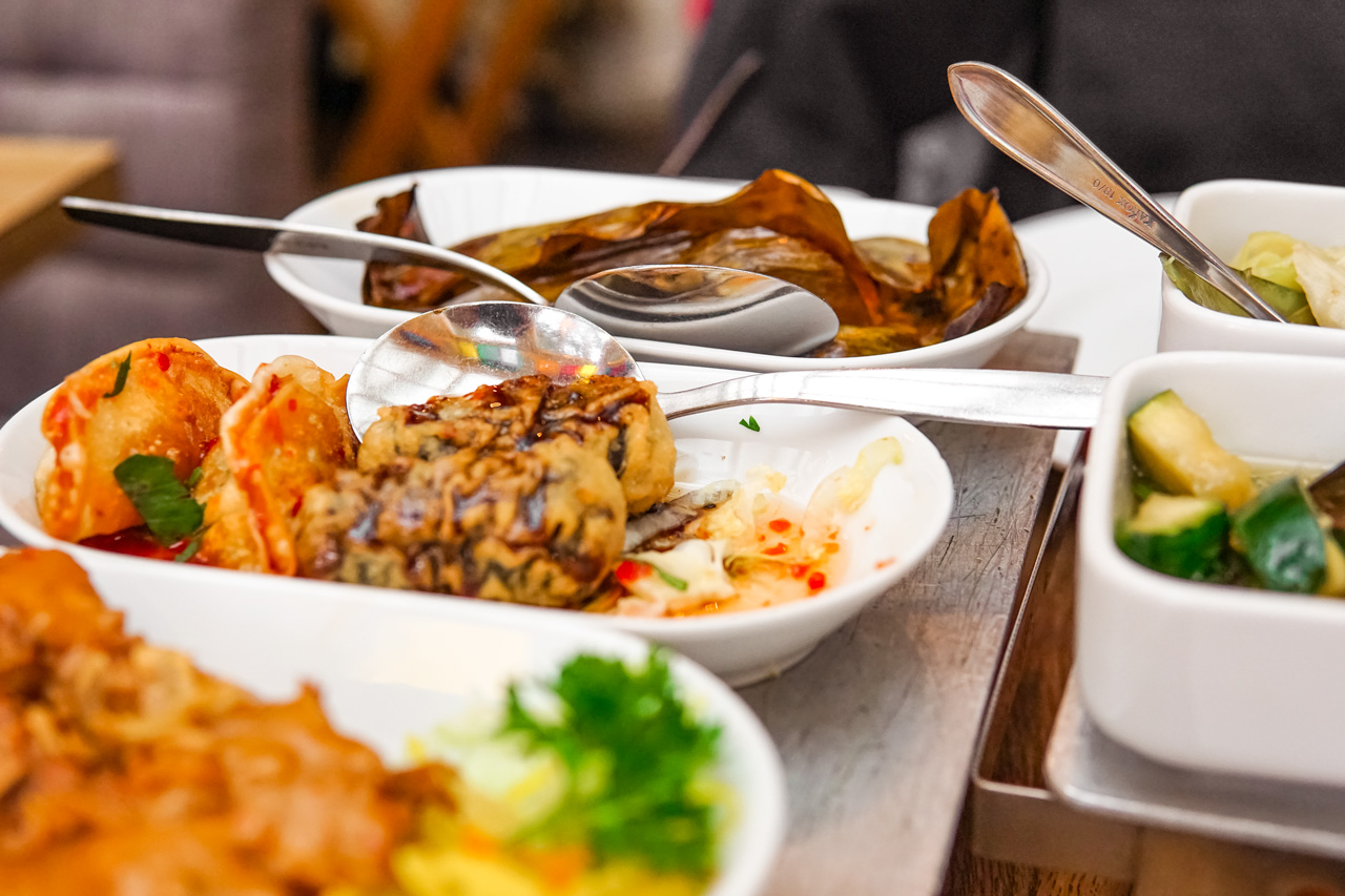 Amsterdam vegan essen Indrapura Rijstafel