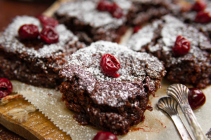 Veganer Schoko-Kirsch Kuchen