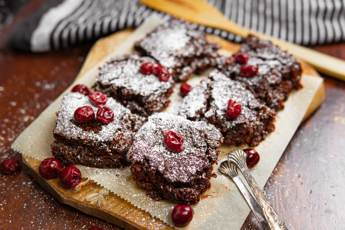 Veganer Schoko-Kirsch Kuchen